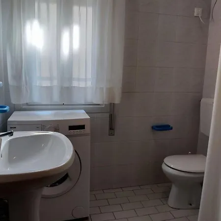 Awaits In A Comfortable 3 Bdr Apartment Caorle