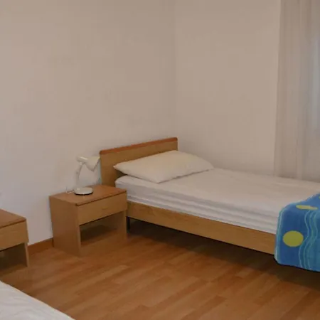 Awaits In A Comfortable 3 Bdr Apartment *
