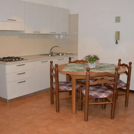 Awaits In A Comfortable 3 Bdr Каорле